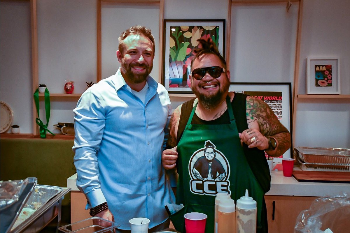 thecannachamber's tweet photo. Chef Rudy Sta Ana rocking at our event last week at Green Street - Los Angeles Expo &amp; Mixer, thanks for the great food!
Photo credit: Look At You GO! Photography by Ginger Michele
@lookatyougo_   @ginger_michele
#Cannabis #Marijuana #CannabisChamber #Mingle #chef #food #event https://t.co/KNqrTsfBCW