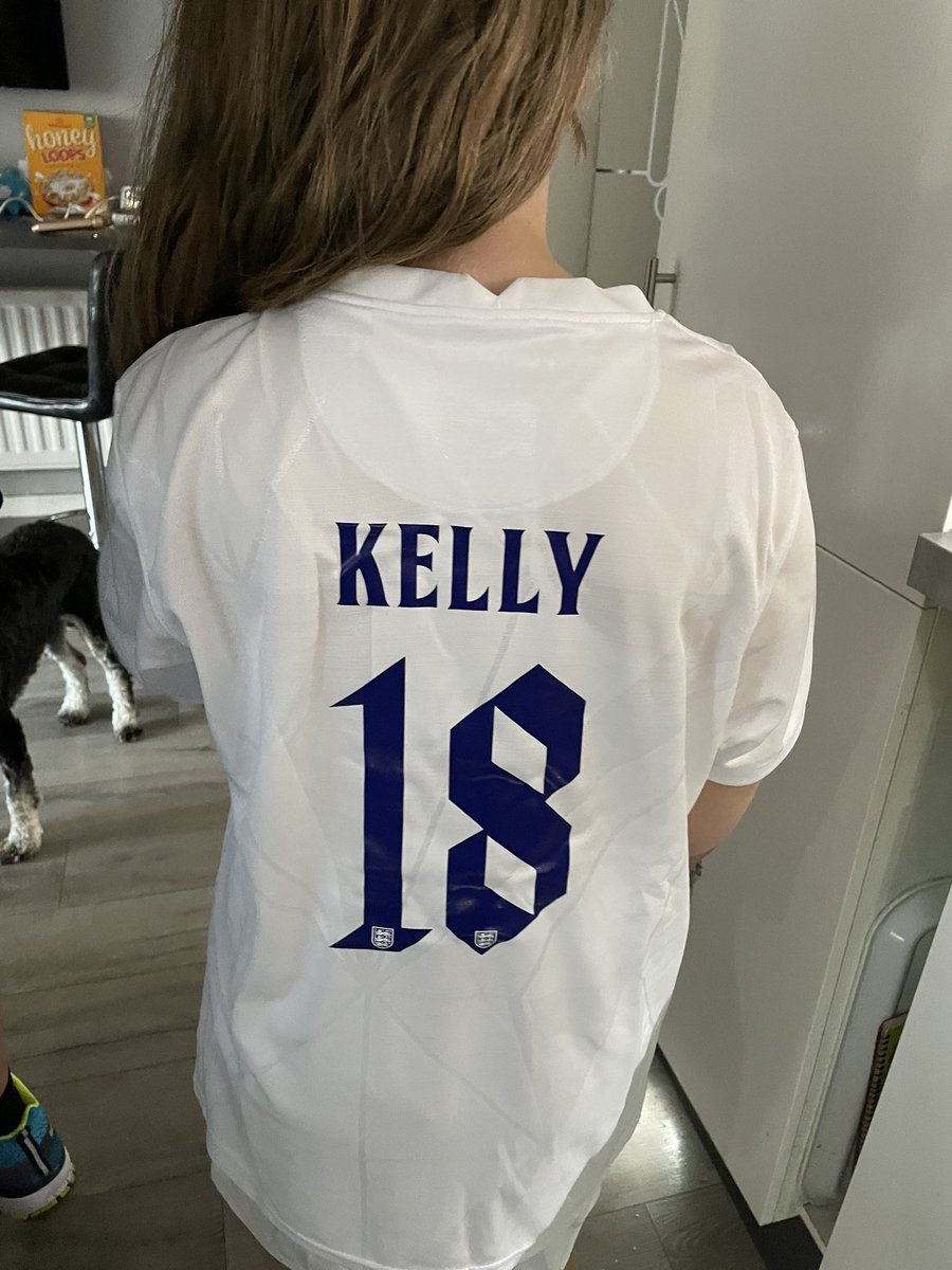 RussellSJ1's tweet photo. @Chloe_Kelly98 My Daughter Fliss (who is football mad and plays herself) has been with u all from the get go and  is ready for the Final on Sunday … cheering on her fave player and all the team 🏴󠁧󠁢󠁥󠁮󠁧󠁿   #comeonlionesses #youhavegotthis #faveplayer https://t.co/LohVyrotsr