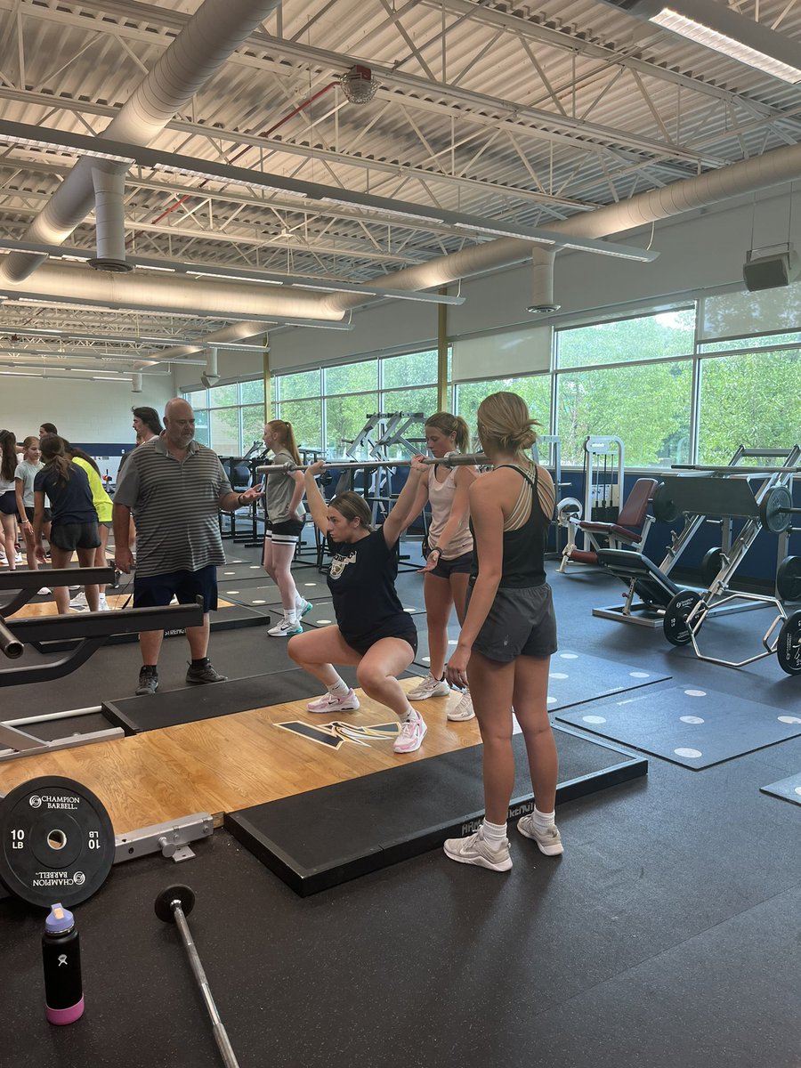 FHS Girls Volleyball tweet media