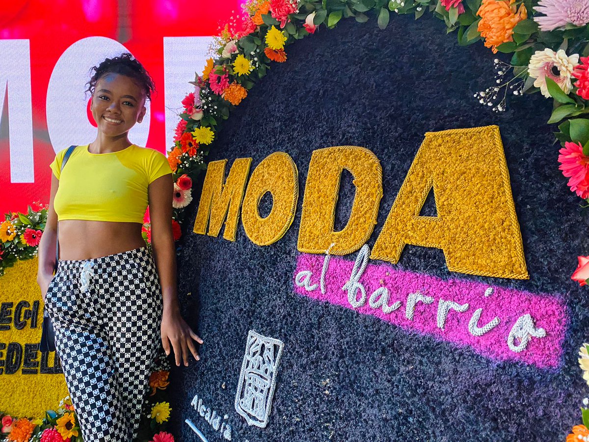 AlejandroAriasG's tweet image. Democratizar la moda y llevarla a cada uno de los barrios, comunas y corregimientos. Eso hicimos hoy en la Minorista. Eso es #ModaAlBarrio2022. Orgulloso de este proyecto del corazón de @diamaov y de todo Medellín ❤️