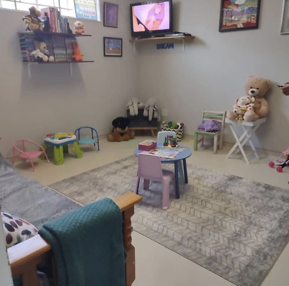 Surgeons4LL's tweet photo. our Neonatal theatre waiting room 🤩

thank you @littleashford and @hot1027fm 🙏

#surgeonsforlittlelives #surgeons #surgeons #paedssurgeryteam #paediatricsurgery #paediatrics #patient #Nurse #doctor #theatre #neonatebabies #neonatal  #chrishanibaragwanathhospital https://t.co/SXkslBjK7j
