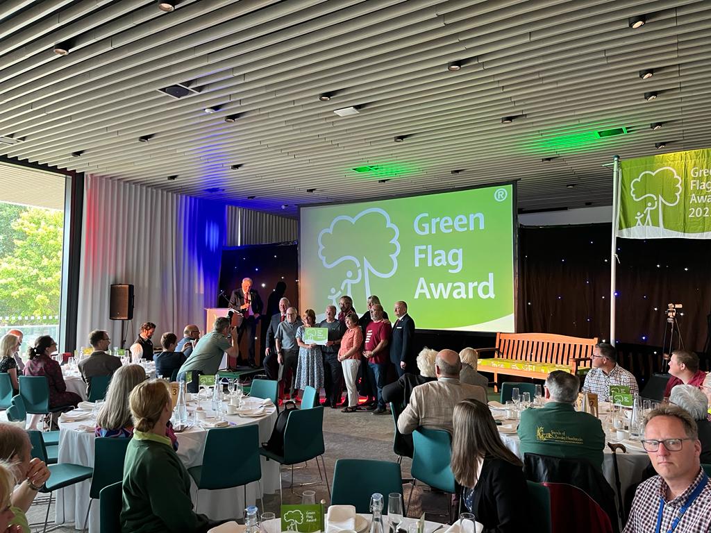 Once again we are proud to be recipients of a Green Flag, the international quality mark for parks & green spaces - a testimony to the thousands of hours our #volunteers commit each year to our #community.  

araa.org.uk/article/recogn…

#GFA2022 #GFAWinners #LoveParks #allotment