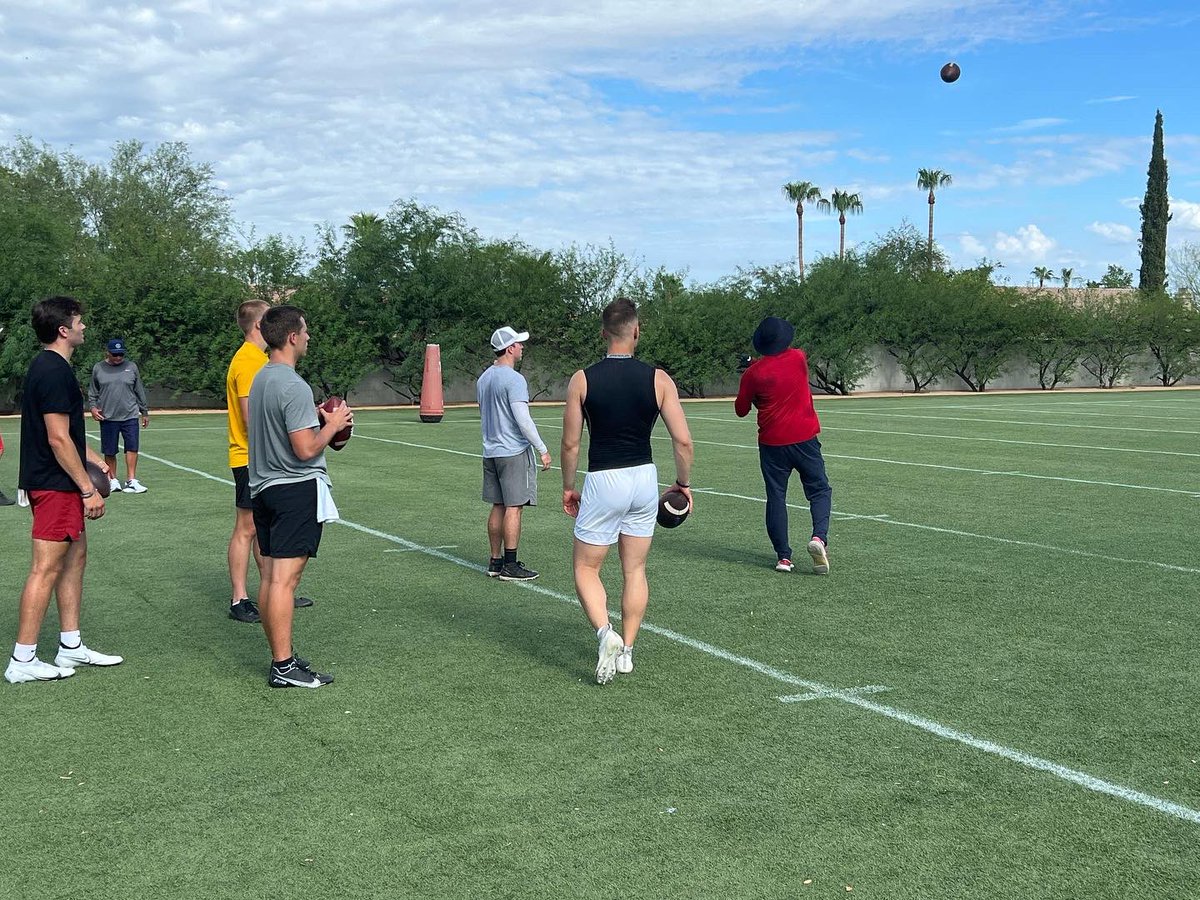 jimshelly2's tweet photo. Another great learning experience from a Legend this past week in Phoenix.  These Athletes , Coaches , and Qb Trainers thank you @kurt13warner https://t.co/3SQXtE7tJS