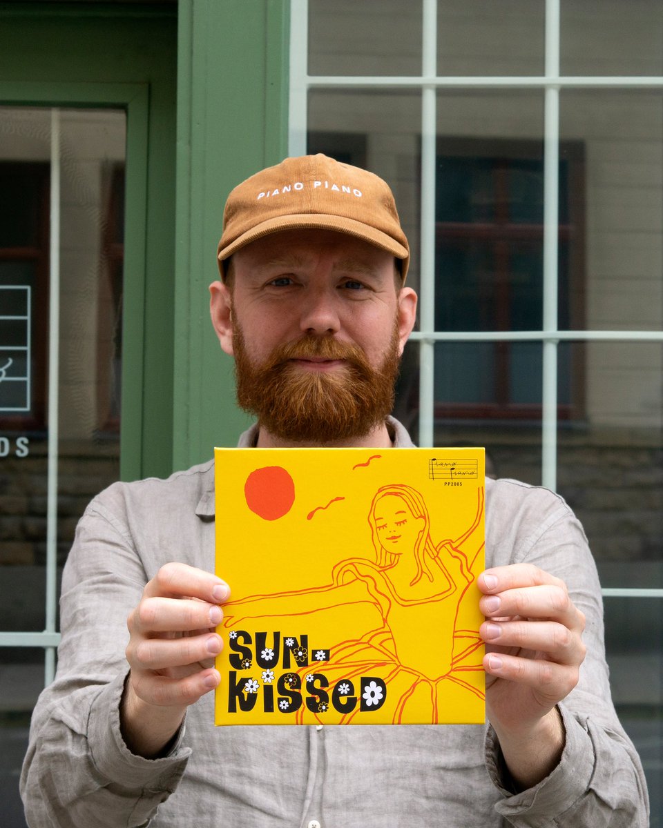 Here’s <a href="/svenwundermusic/">Sven Wunder</a> holding the sensational ‘Sun-Kissed’ 7” that’s coming soon on <a href="/pianopianorec/">pianopianorecords</a>. A BIG favourite at Bongo HQ. Available to pre-order now and shipping the 5th August. Not one to miss 🌞

mrbongo.com/products/sun-k…

📸 courtesy of <a href="/pianopianorec/">pianopianorecords</a>.