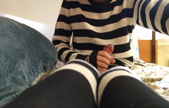 1 pic. Shiny tip. #Femboy #Cock #Thighs https://t.co/BckMbh8pRR