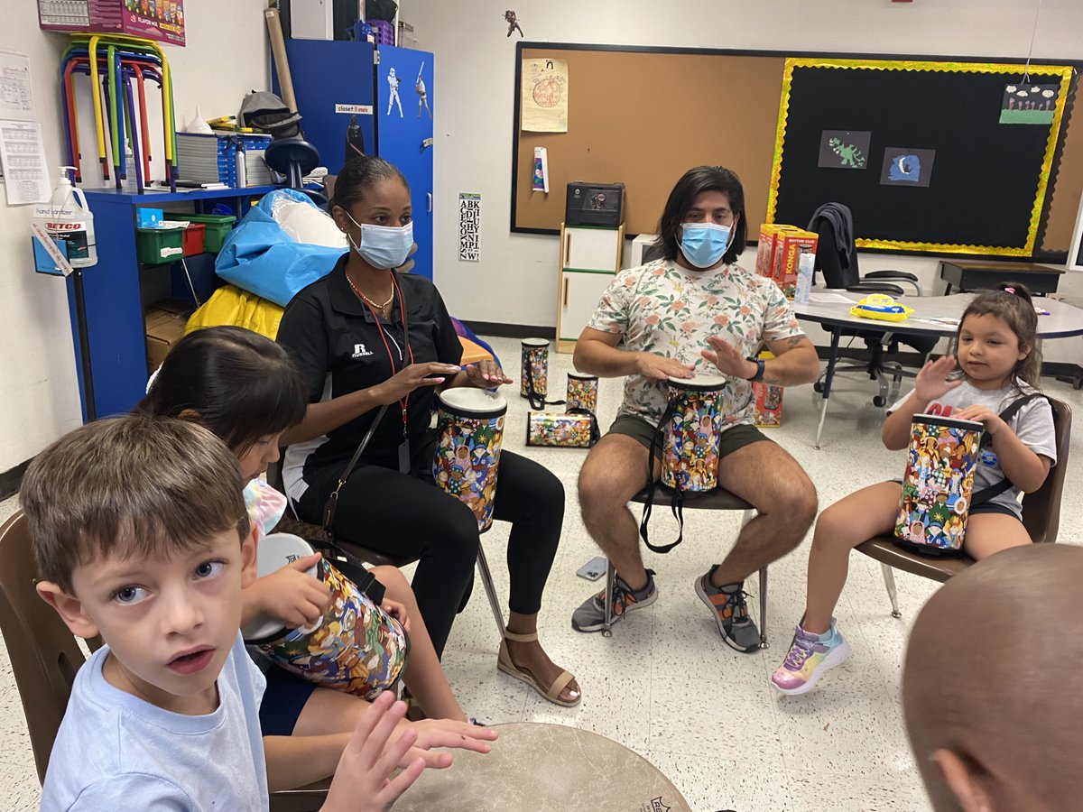 Look who joined the drum circle at the Hogg New Tech summer enrichment program, Sergio Garcia with Big Thought and Nina Baxter with Extended Learning Opportunities!!! @bigthought  #disdelo #art #music #create #summerlearning #summerfun https://t.co/tKuqQuDgJO