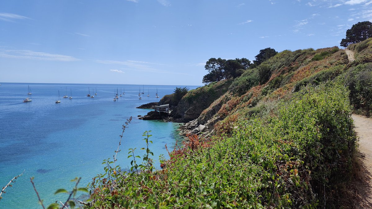 dylan_hayes's tweet photo. It's hard to find fault with France sometimes, especially a day trip to the Isle of #Groix with stunning beaches and amazing geology. https://t.co/LjUpOglvbv