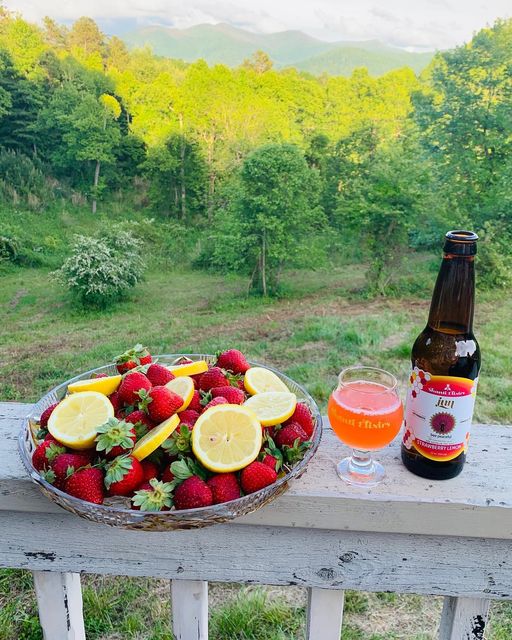 Refresh and relax with a flavor-packed bottle of Shanti Jun Elixir! 🍓🍋We recommend their seasonal Strawberry Lemon Jun, bursting with flavor from zesty lemon and sweet, sun ripened strawberries. Available at motherearthfood.com #eatlocal #ashevillenc