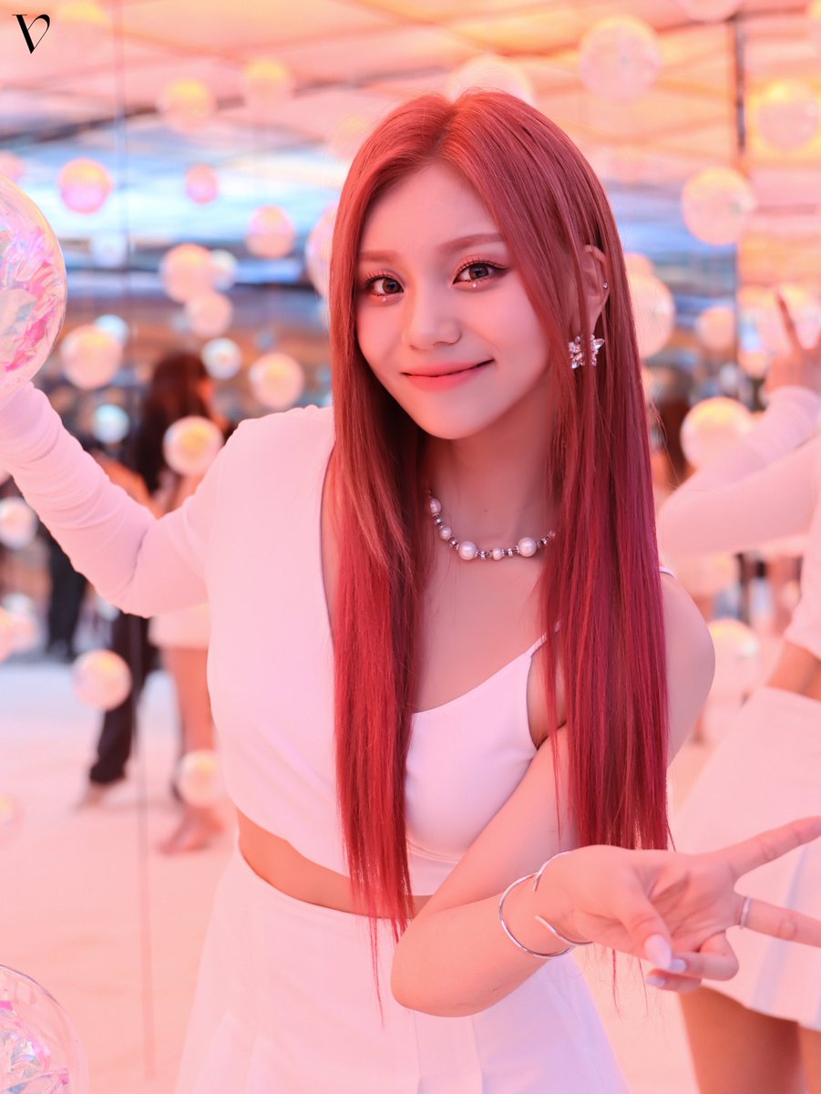 umjithinking's tweet image. white n pink 🤍💕