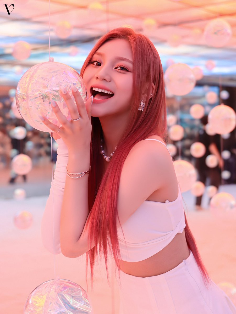 umjithinking's tweet image. white n pink 🤍💕