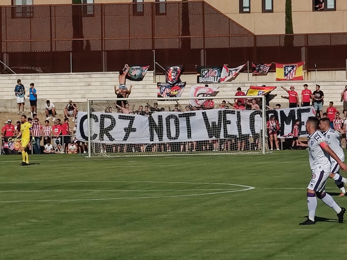 Reycholosimeone's tweet photo. CR7 NOT WELCOME https://t.co/tHO50nv1G2
