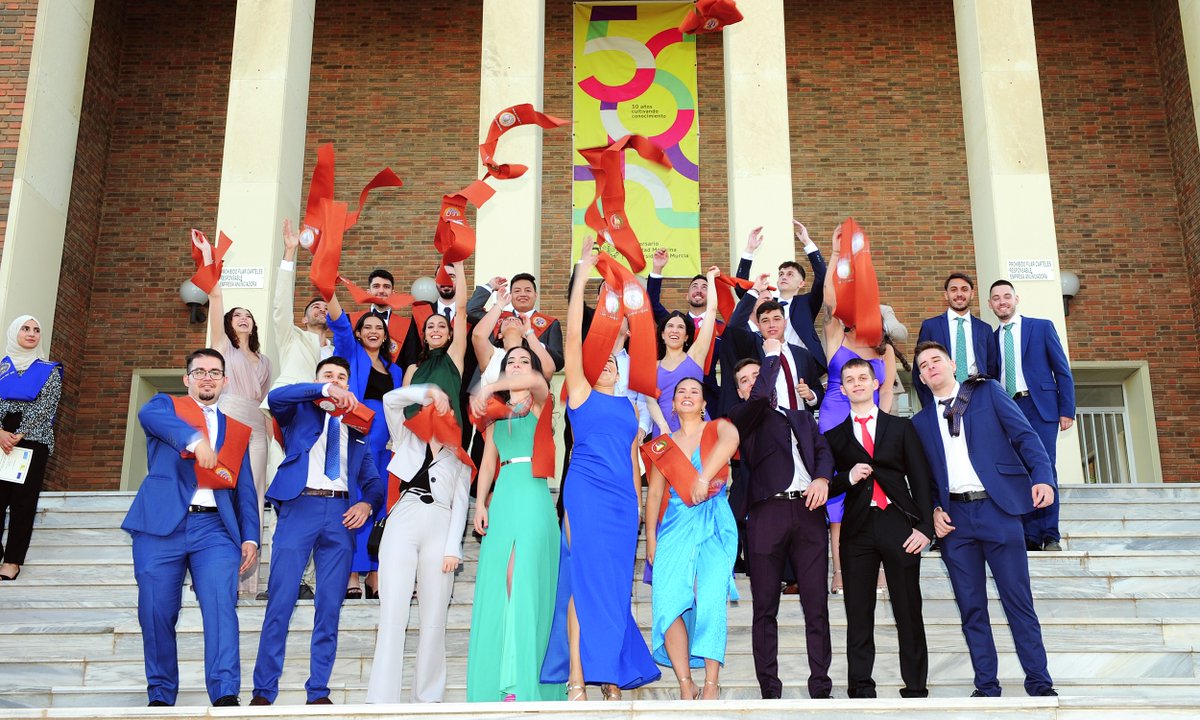 Graduación de la X Promoción (2018-2022) del Grado en Ingeniería Química (24/06/2022). ¡Enhorabuena!