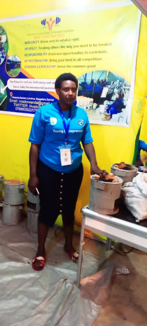 RyvcpNyagatare's tweet photo. Urubyiruko rwa @RwandaYouthVol1 mu murenge wa Nyagatare rwibumbiye muri cooperative ya @NvsdcRwanda rwitabiriye EXPO Mpuzamahanga yatangiye kumunsi w'Ejo i Gikondo muri @CityofKigali. 

#VolunteerNow❤ https://t.co/yQbX39BAs4