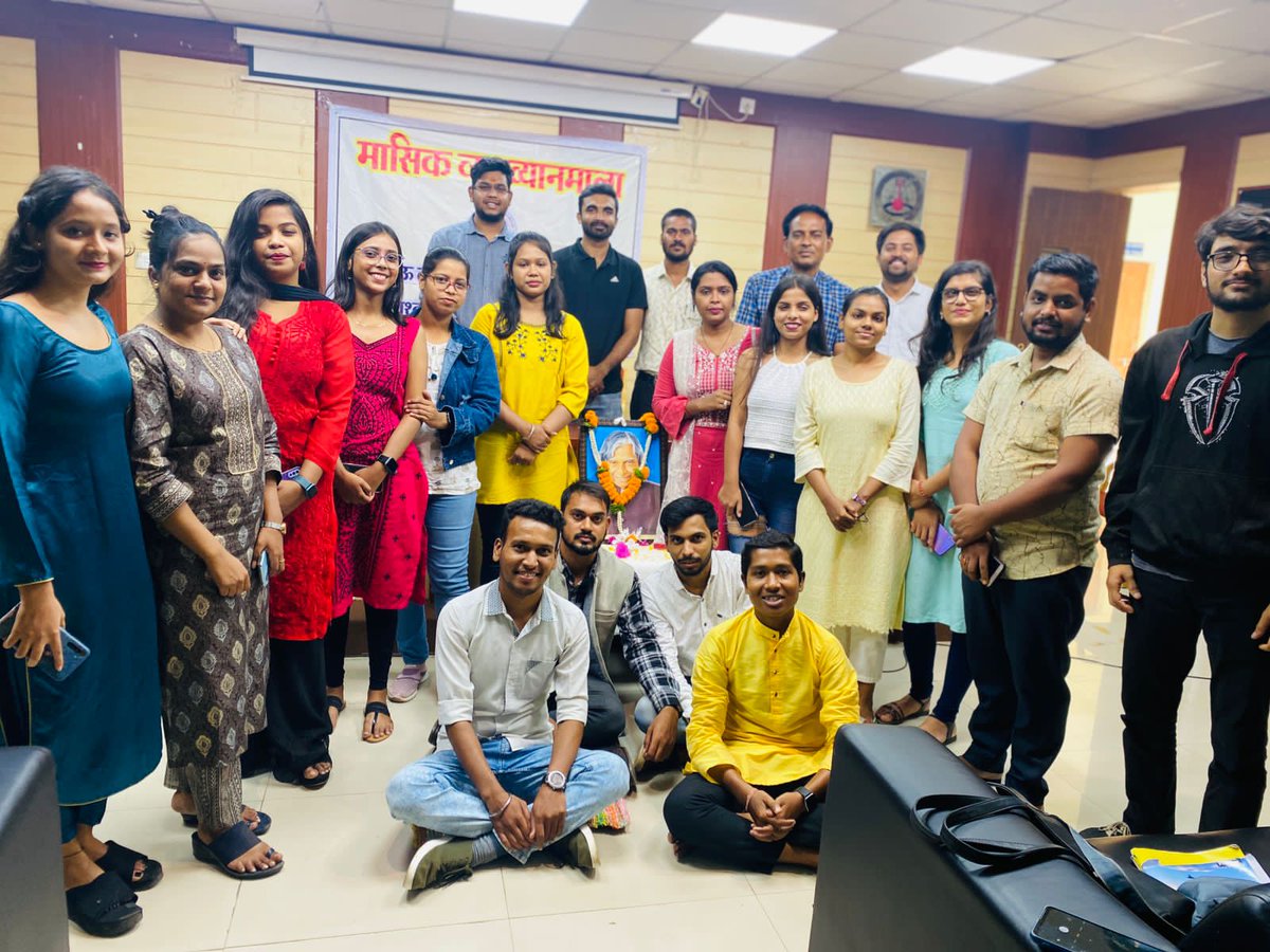 surajyd88's tweet photo. कुशाभाऊ ठाकरे पत्रकारिता एवं जनसंचार विश्वविद्यालय के विज्ञापन एवं जनसंपर्क विभाग द्वारा डॉ. ए. पी. जे. अब्दूल कलाम जी के पुण्यतिथि पर किया गया श्रद्धा सुमन अर्पित।

https://t.co/5OoryPt0DA

@AshutoshMandavi 
@AMANSHU89646327 
@ktu_apr 

#APJAbdulKalam https://t.co/mVSQhtsjmN