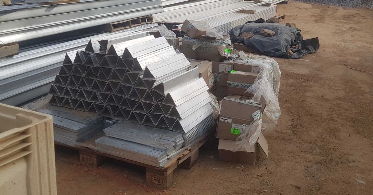 TheSunExchange's tweet photo. On site update from Karoo Fresh.
Posts being installed now.
#installingsolar #peoplepoweredsolar https://t.co/KgaNd62STl