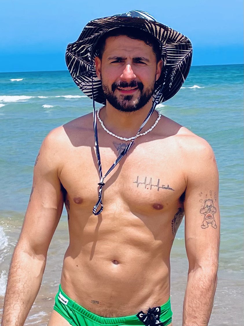 Arena y sol, el mar azul, contigo yo… conmigo tú