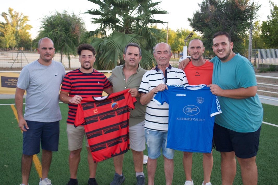 COMUNICADO OFICIAL | Unión con la escuela <a href="/Triana_Ar_Rabad/">Escuela Fútbol DANI</a> 

🔴⚫️ 🤝 🔵⚪️