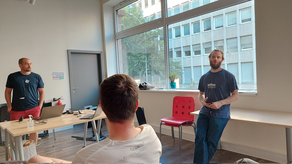 Une introduction aux tests automatisés présentée par @EdouardMangel chez les <a href="/swcraftstras/">Software Crafters Strasbourg</a> !
Merci @marcbouvier_ pour l'organisation.