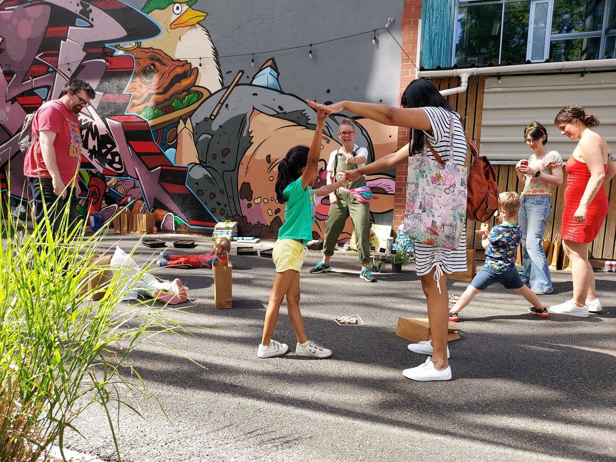 From 10 – 24 August join <a href="/Buzzing_Roots/">Buzzing Roots</a> in a programme of free city centre workshops for children to explore and learn about bees through dance, workshops and fun activities #SummerInTheCity visitleicester.info/whats-on/explo…