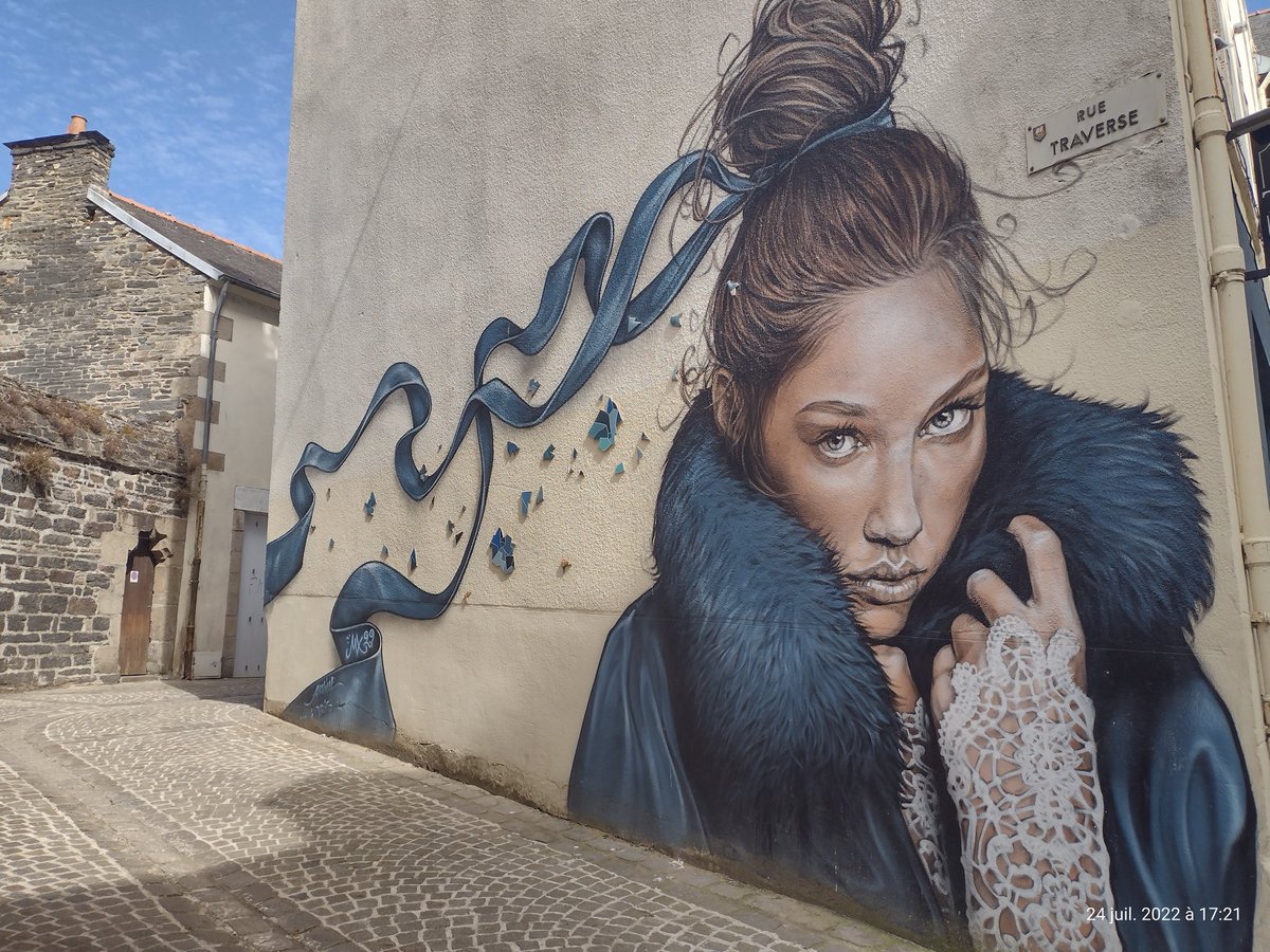 ThiChaplain's tweet photo. Une belle fresque à #Morlaix pas loin de la Place Salvador Allende. #streetart #mxarts #art #culture https://t.co/6HNZk0i1UR