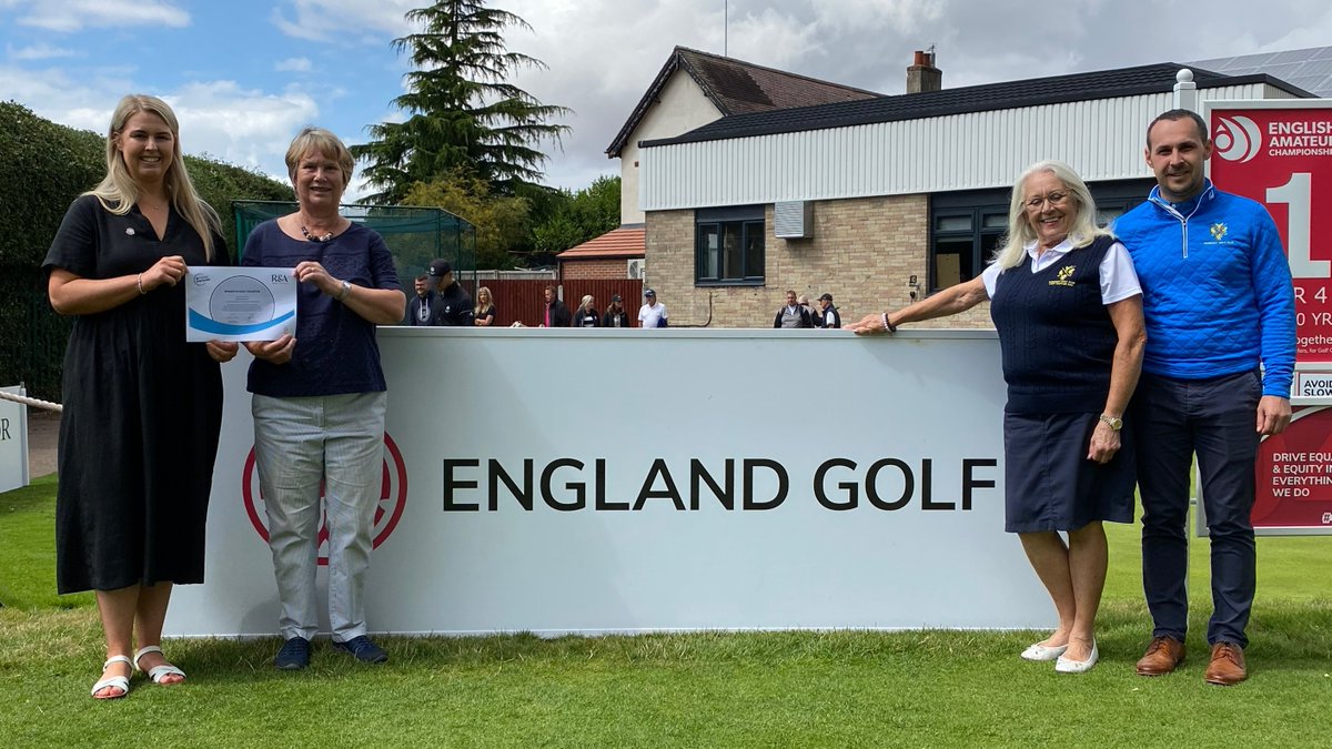 👏 This week's hosts of the English Amateur Championship, @LindrickGC and @Worksopgolfclub, have both become signatories of the @RandA's Women in Golf Charter! 😁 @Yorkshire_Golf and @NottsLeicsCSO went along to present them with their certificates! 🇺🇦 #EGStandswithUkraine 🇺🇦