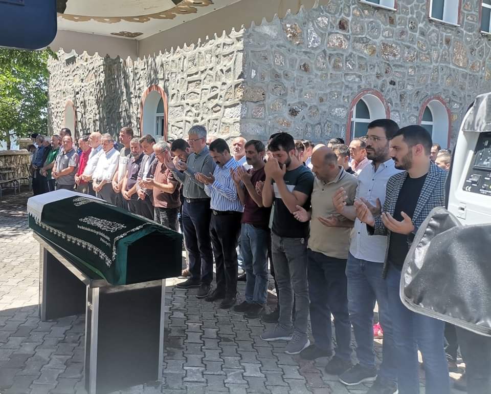 📍Kartepe Gençlik Kolları Yöneticimiz, dava arkadaşımız Hasan Hüseyin Yılmaz'ı son yolculuğuna uğurlandık.
Mekanı cennet olsun.🤲
Başımız sağolsun...😔