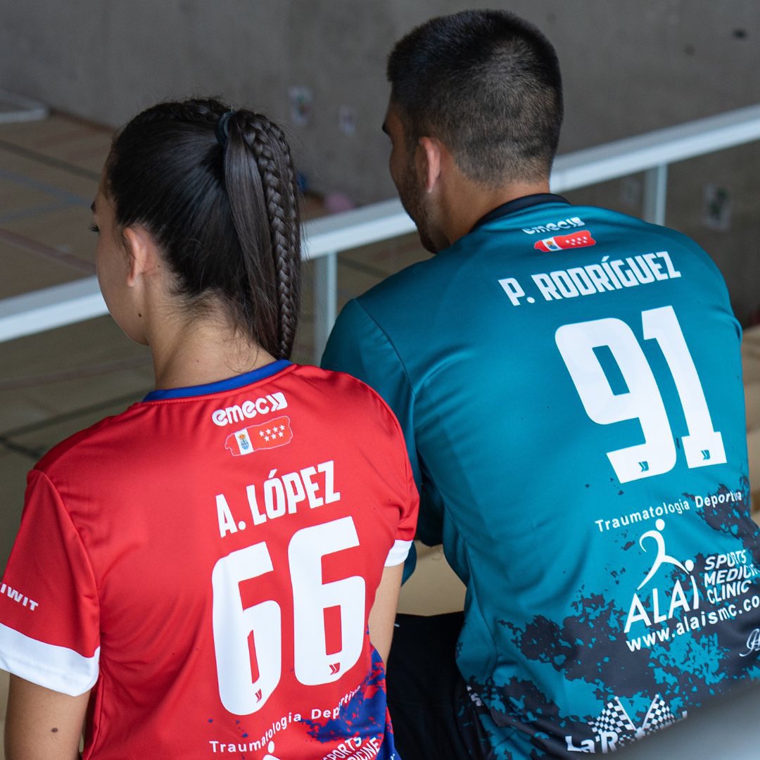 🔴🔵 Ya está aquí, os presentamos la nueva equipación para la temporada 22-23.

Vuelve el clásico rojo que caracteriza a #Sanse vuelve la marea roja y el espíritu de San Sebastián de los Reyes.

#BMSanse❤️