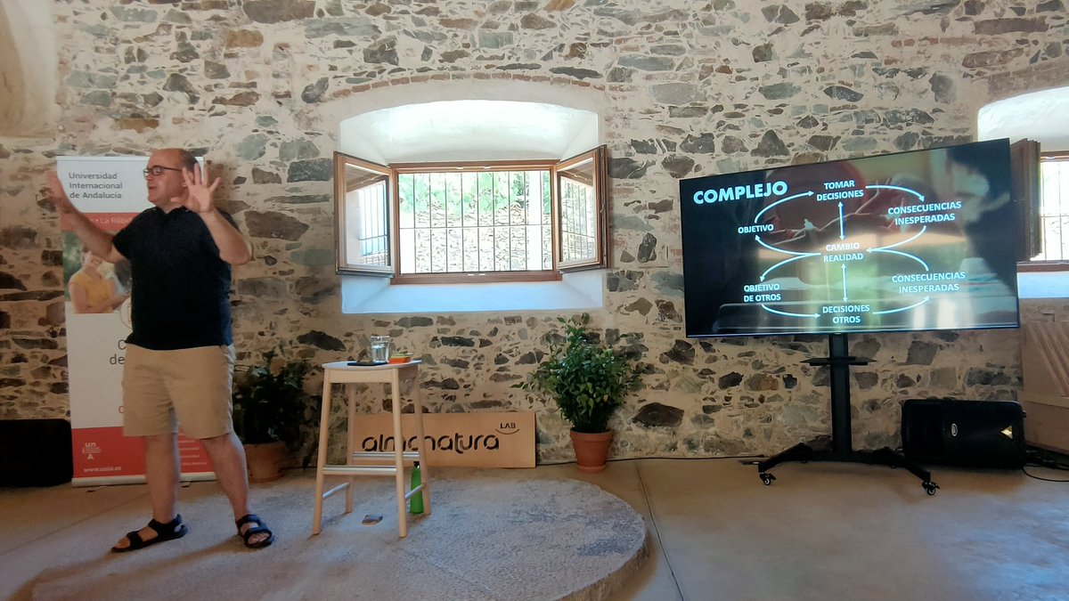 Desarrollo de estrategias innovadoras y sostenibles en el medio rural
Complejidad-Incertidumbre-Equlibriodinamico-miradasistemica
Sistema=Elementos+interdependientes+con propósito
#RURAL2030 #miradarural #crerycrearmundorural 
Con Ismael Pantaleón 
<a href="/almanatura/">AlmaNatura</a>