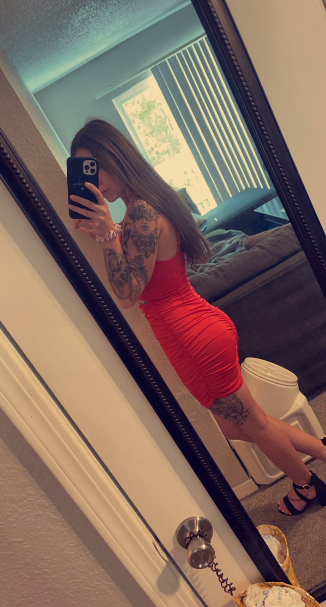 baileymarieec's tweet photo. i think i like.. red.. 😈 https://t.co/lJLjiRdoP6