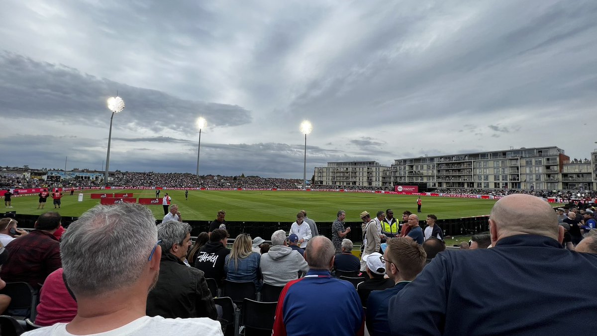 JohnGeater's tweet photo. Supporting #englandcricket in #bristol https://t.co/rH5vsxgEdT