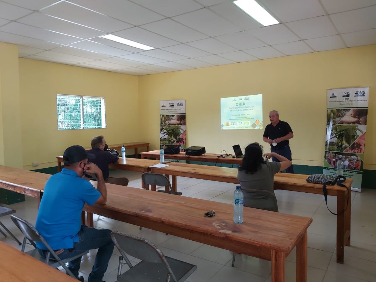 ICTAGuate's tweet photo. Julio Villatoro, gerente general del ICTA dio la bienvenida a Criag Tenney, representante de #USDA, quien visitó las instalaciones de los centros de investigación del #ICTA en Zacapa y San Jerónimo, Baja Verapaz, para dar seguimiento a los diferentes proyectos del #ProgramaCria https://t.co/nbHSYyjVt4
