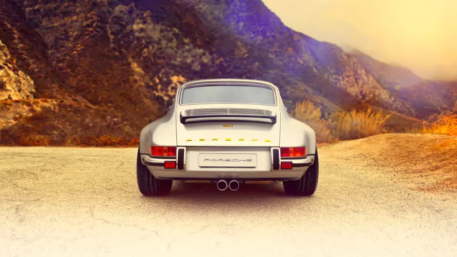 BBC_TopGear's tweet photo. From the archives: the mighty Porsche 911 reimagined by Singer → https://t.co/CPH2FC50O5 https://t.co/Wp8HsQx3HA