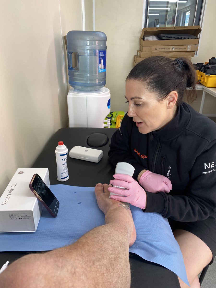 Dr Jo Larkin, Sail GP global medical director kindly scanning an old injury. @vscanrocks <a href="/jrobi09/">Jon Robinson</a> <a href="/SailGP/">SailGP</a> <a href="/sailgp/">SailGP</a>