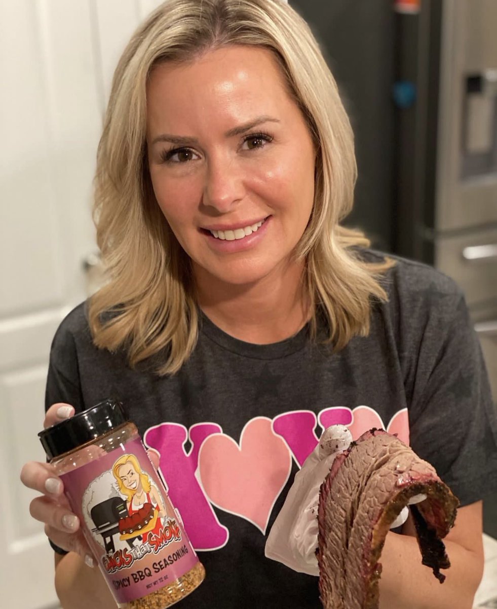 Chicks That Smoke tweet media