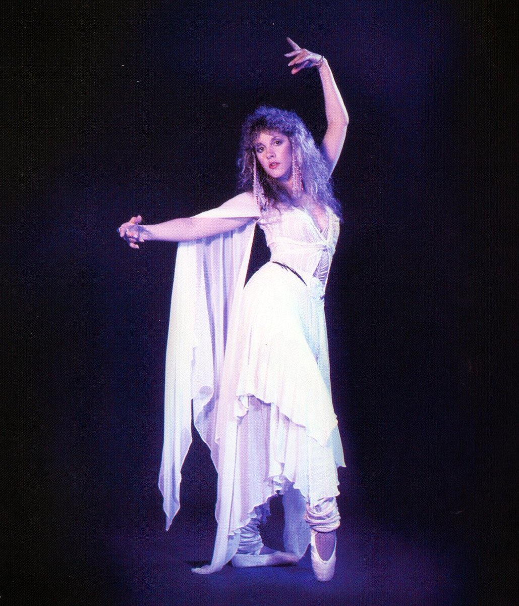 StevieInPhotos's tweet photo. Stevie Nicks, Bella Donna Outtakes, 1981 https://t.co/8EOxSLMFPD