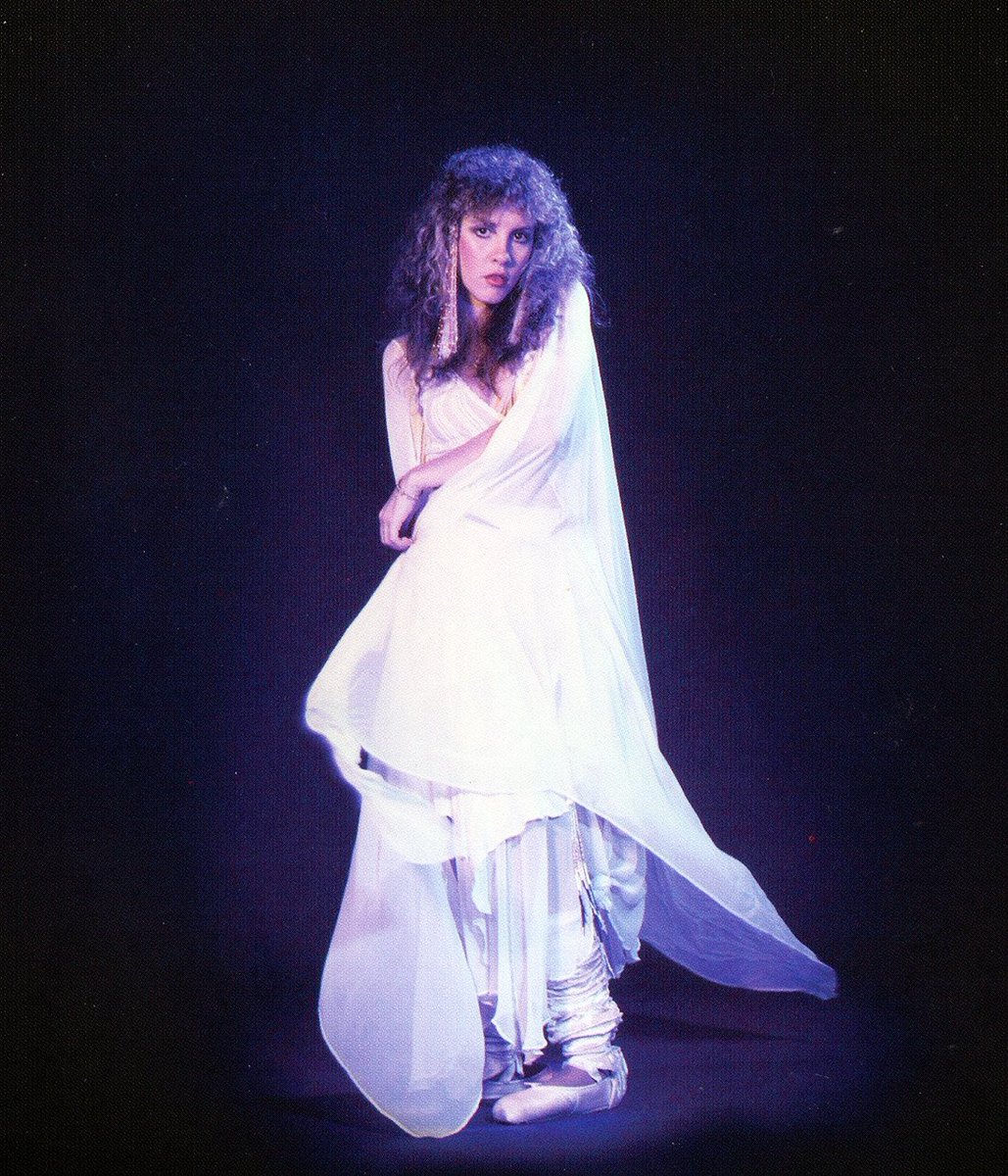 StevieInPhotos's tweet photo. Stevie Nicks, Bella Donna Outtakes, 1981 https://t.co/8EOxSLMFPD