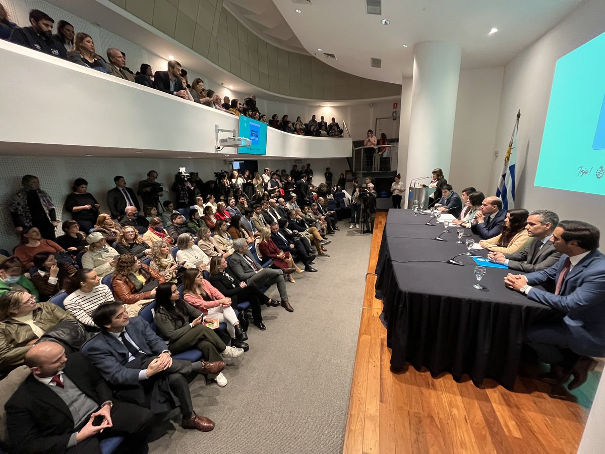 UyDeporte's tweet photo. #Ahora: Autoridades de la #SND participan del lanzamiento de la campaña #NiSilencioNiTabú.

Esta campaña impulsada por @inju_uy, @midesuy, @MSPUruguay y @UNICEFuruguay busca fortalecer los mecanismos que permitan abordar la salud mental de manera integral. https://t.co/EXbfJkuYTb