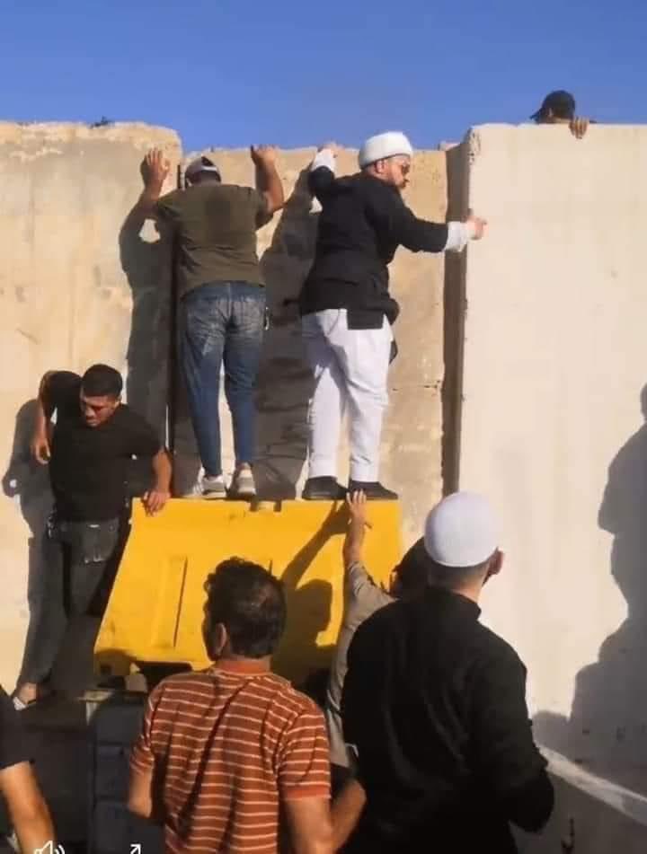 العمامه التي تصقط جدران الفساد مو العمامه التي تصلي في سندباد #جرة_اذن