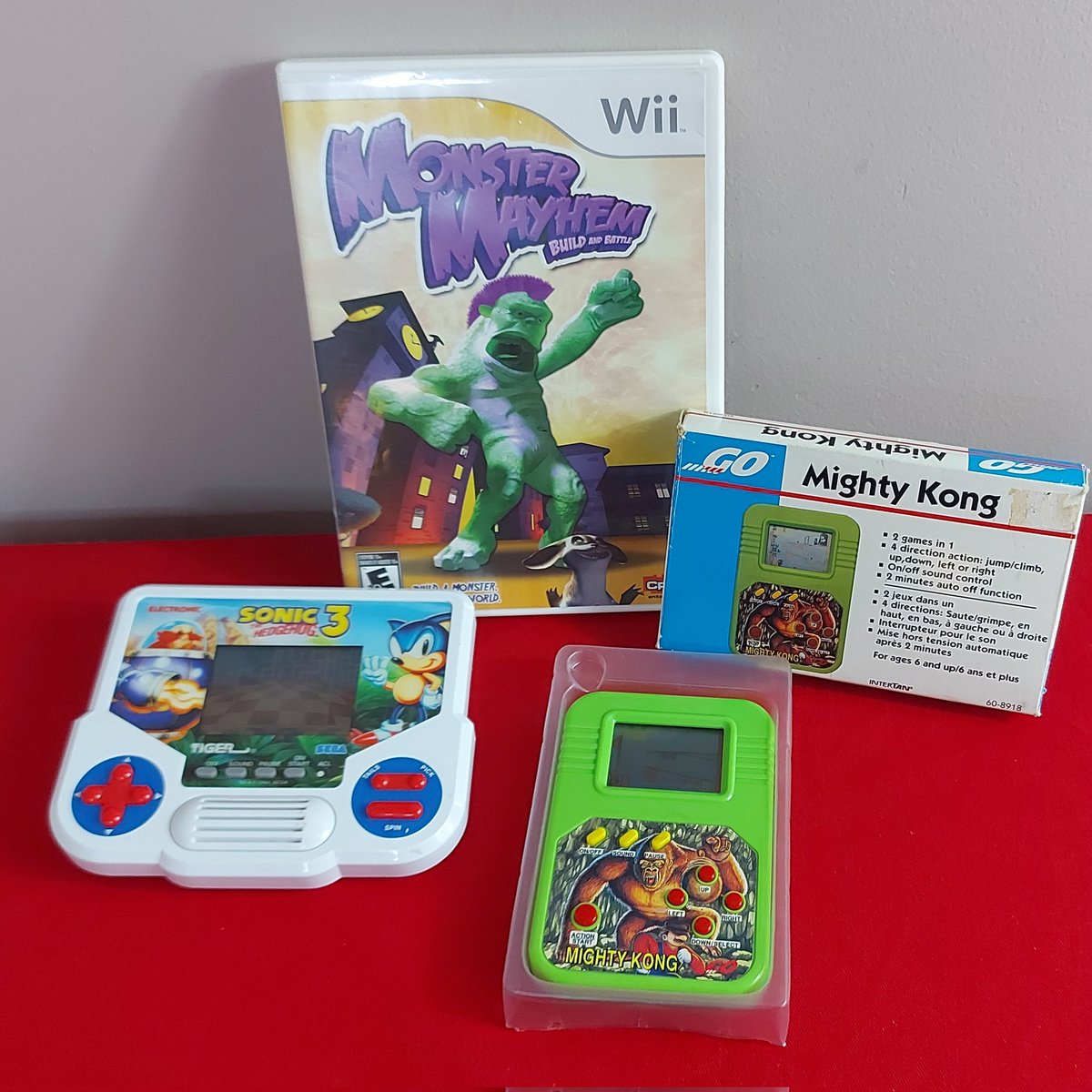 NintendoHodge's tweet photo. Some other cool grabs from this past weekend. Really love the #sonic #tigerhandheld #retrocollector #retrocollective #retrogamer #retrogames https://t.co/7Yrvnttdyq