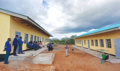 Eddie_Gore1's tweet photo. #SoFar

#Zimbabwe has built more than 600 schools under H.E President @edmnangagwa administration.

Leaving No one and No place behind #Vision2030
#NyikaInovakwaNeveneVayo 
#FiveMoreYears
#MoreDevelopment https://t.co/3czRQukMUD