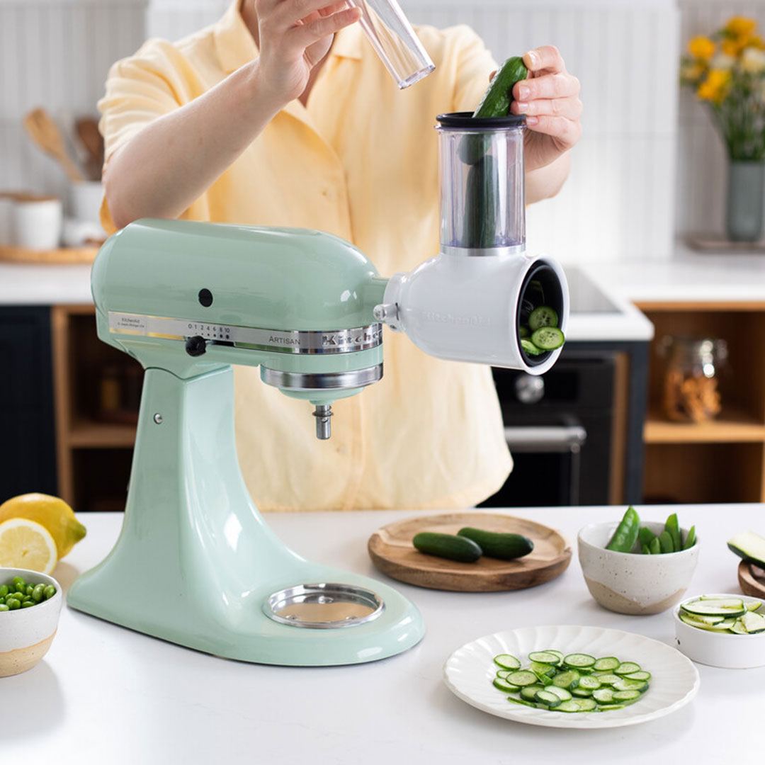 GilesElectrical's tweet photo. Say hello to your new sous-chef. 👨🍳 One kit to grind, slice, shred, and strain. Saving £75 compared to buying them individually.
Discover more - https://t.co/IkN1lL70vx
#kitchenaid #kitchenaidmixer #kitchenaidartisan #homecook #familylife #masterchef #healthyliving https://t.co/jVA8VNhYKd