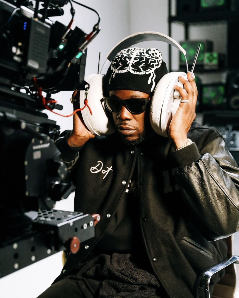 ⁦”Talk About Me” BTS ⁦<a href="/DotDaGenius/">Dot Da Genius</a>⁩ ⁦<a href="/headbangamuzik/">HeadBanga Muzik Group</a>⁩ 🧠🖤

📸shotbycones