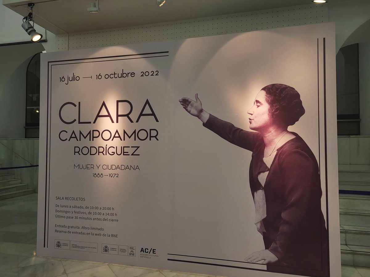 LauraFreixas's tweet photo. Visto:"Clara Campoamor" en la @BNE_biblioteca. Fue una de las primerísimas licenciadAs en Derecho en España, abogada desde 1925 y diputada. Defendió el divorcio, LA ABOLICIÓN DE LA PROSTITUCIÓN (¡tomen nota!) y el voto femenino, que consiguió incluir en la Constitución de 1931 🌹 https://t.co/KmDG4AS7d1