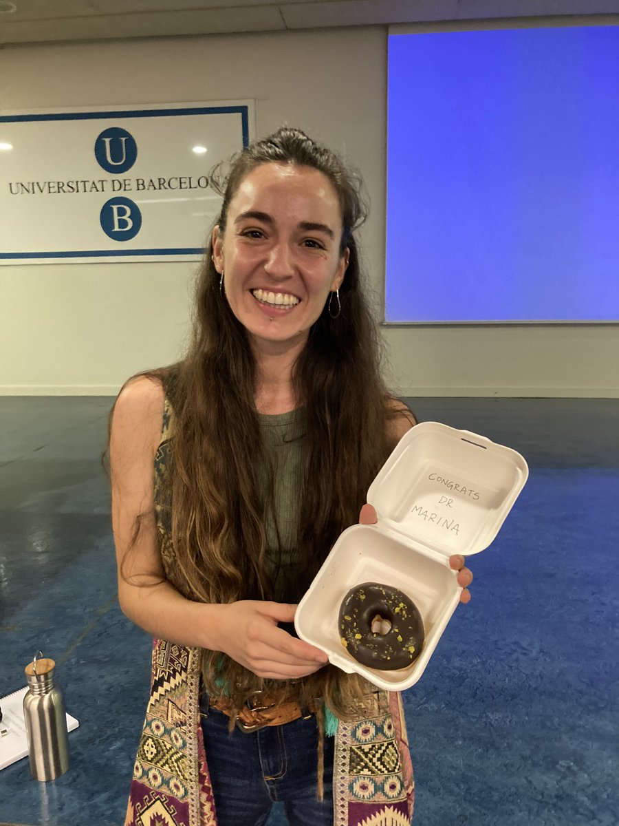There’s a new Dr. in town! 👏🏼👏🏼Congrats to Dr. Marina Navarro-Segarra for defending her excellent PhD thesis “Primary Batteries Paradigm Redefinition within the Environmental Planetary Boundaries”! 🍩 🔋 

#DoughnutEconomics +
#Sustainable #Batteries
