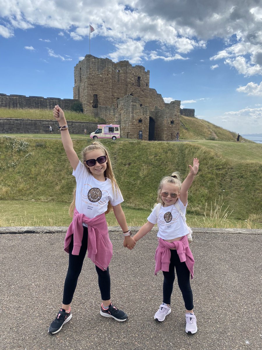 kristygiblin's tweet photo. Lush day with the kids and @thecatsmother84 #auntytime #wetpants #tynemouthpriory #crusoes https://t.co/HvHqrl8rjQ