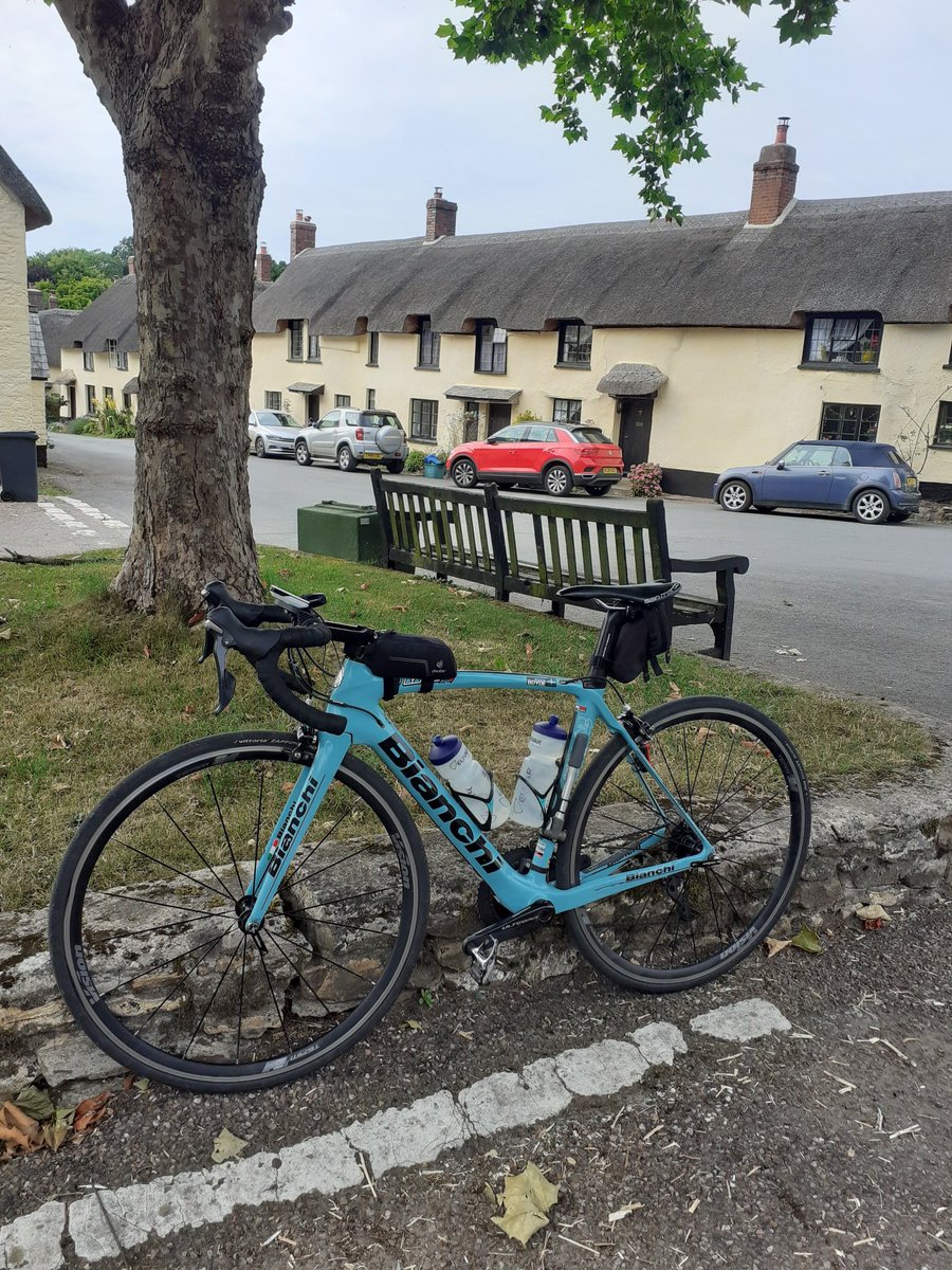 CB_cycles's tweet photo. My legs weren't feeling up to it especially with extra hills but went for a slightly extended ride home today, I took the more scenic route today too ⛅🚴♂️🙃😊 #ukcyclechat #cycling #cyclecommuting https://t.co/Dl3tLp5o1O