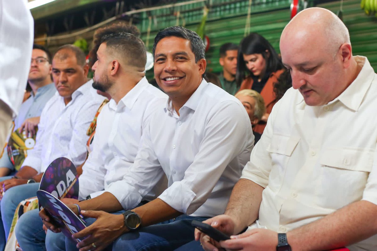 deninsonmendoza's tweet image. Felicidades a la gestión del despacho de la Gestora Social @diamaov y a la Sec de Desarrollo económico @AlejandroAriasG por apoyar la moda, la cultura y el arte local. 

Como siempre los grandes eventos de ciudad siempre por @Telemedellin #ModaAlBarrio2022 #Colombiamoda2022