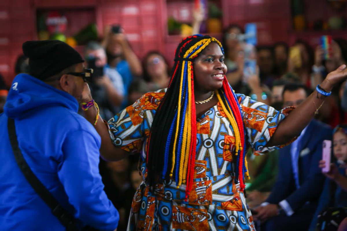 deninsonmendoza's tweet image. Felicidades a la gestión del despacho de la Gestora Social @diamaov y a la Sec de Desarrollo económico @AlejandroAriasG por apoyar la moda, la cultura y el arte local. 

Como siempre los grandes eventos de ciudad siempre por @Telemedellin #ModaAlBarrio2022 #Colombiamoda2022