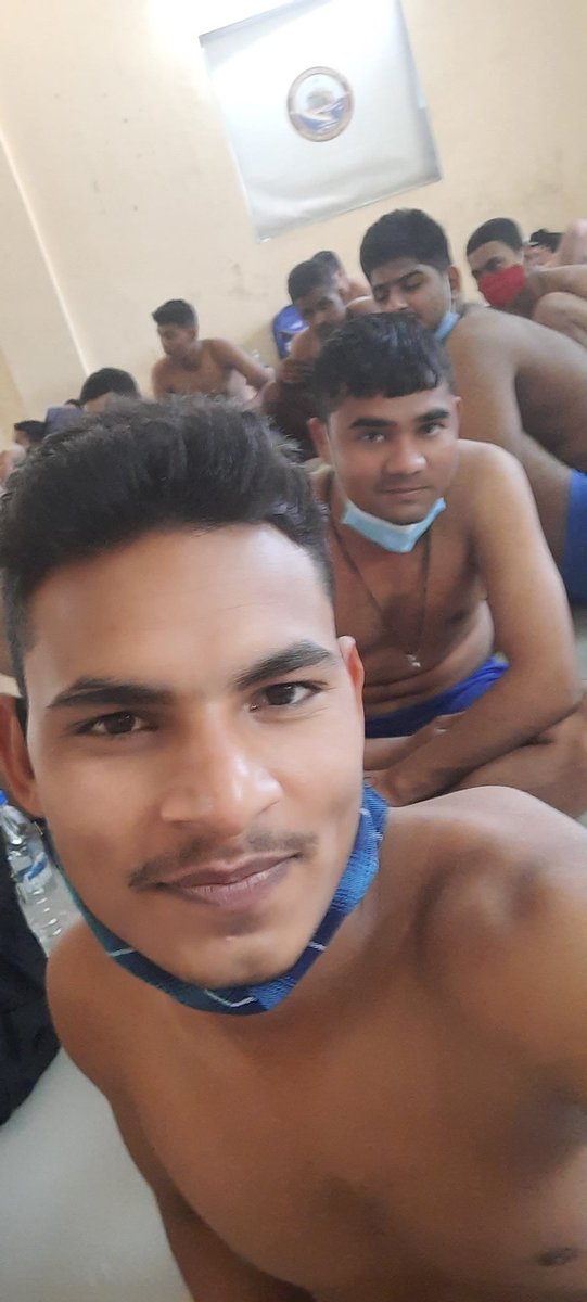 SarojKumarUP75's tweet photo. “समस्याएँ उतनी ताकतवर नहीं होती, जितना हम उन्हें मान लेते हैं, अंधेरा कभी सुबह होने से नहीं रोक सकता”
#DELHICHALO 
#Airforce_enrollment_do 
#JusticeForDefenceStudents 
@RakeshTikaitBKU @yadavakhilesh @ANI @AamAadmiParty @RahulGandhi @Ravindra_Fouji @BoltaHindustan @varungandhi80 https://t.co/6yhdMyWyEr