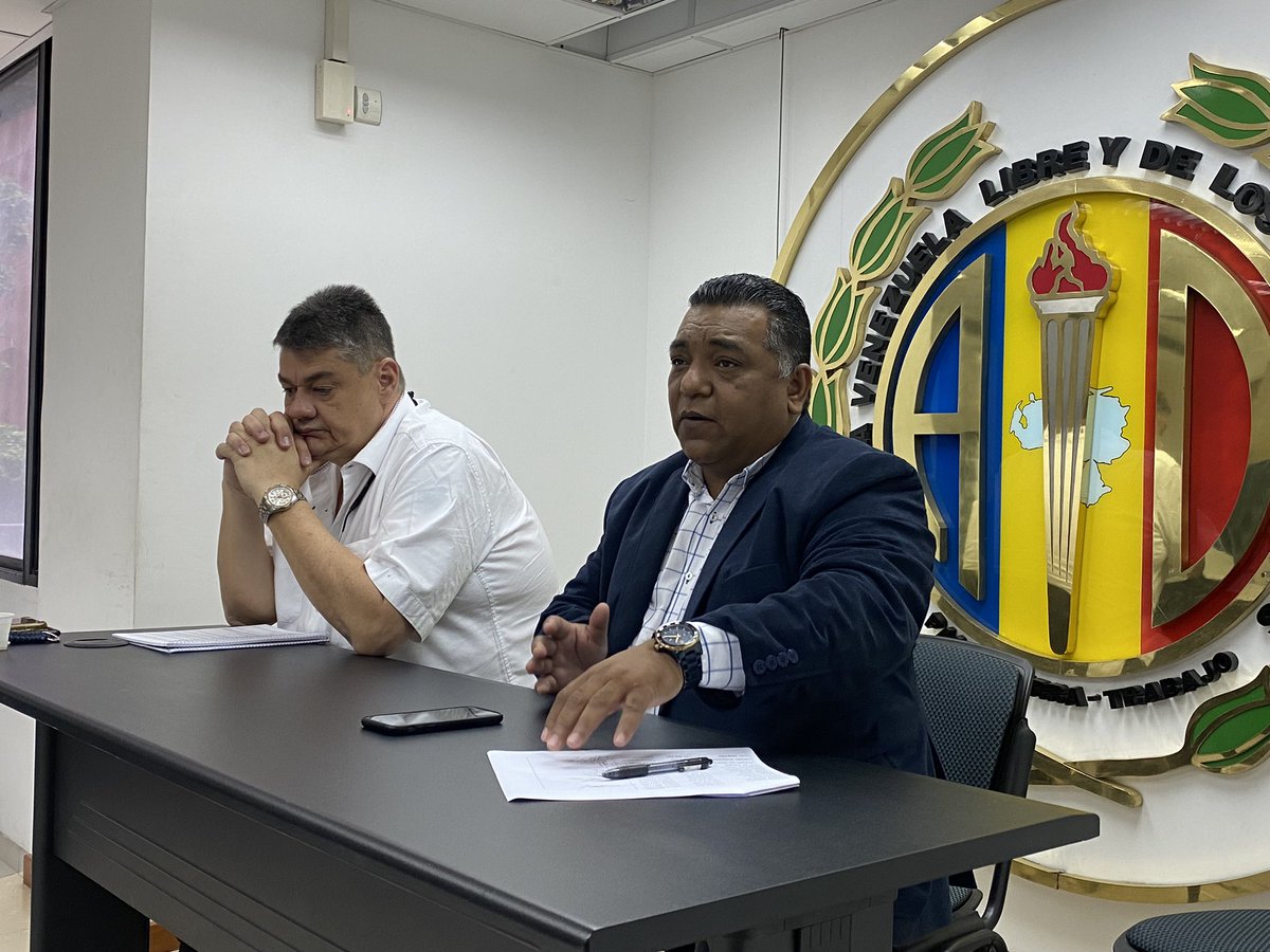 MAELECAD_VE's tweet photo. Se instala el #MAELECAD como órgano electoral operativo de #AcciónDemocrática, con presencia del Secretario Nacional de Organización @cleverlaraad, Sub Secretario General Nacional @OrangelSalasB, secretarios administrativos y 9 secretarios políticos del CEN. #CaminandoHaciaEl2024 https://t.co/4Z6EazxSSO